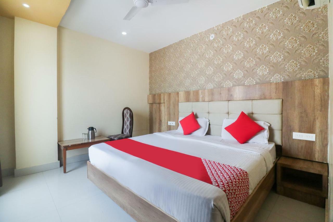 Oyo 48974 Hotel Shweta Residency Варанасі Екстер'єр фото